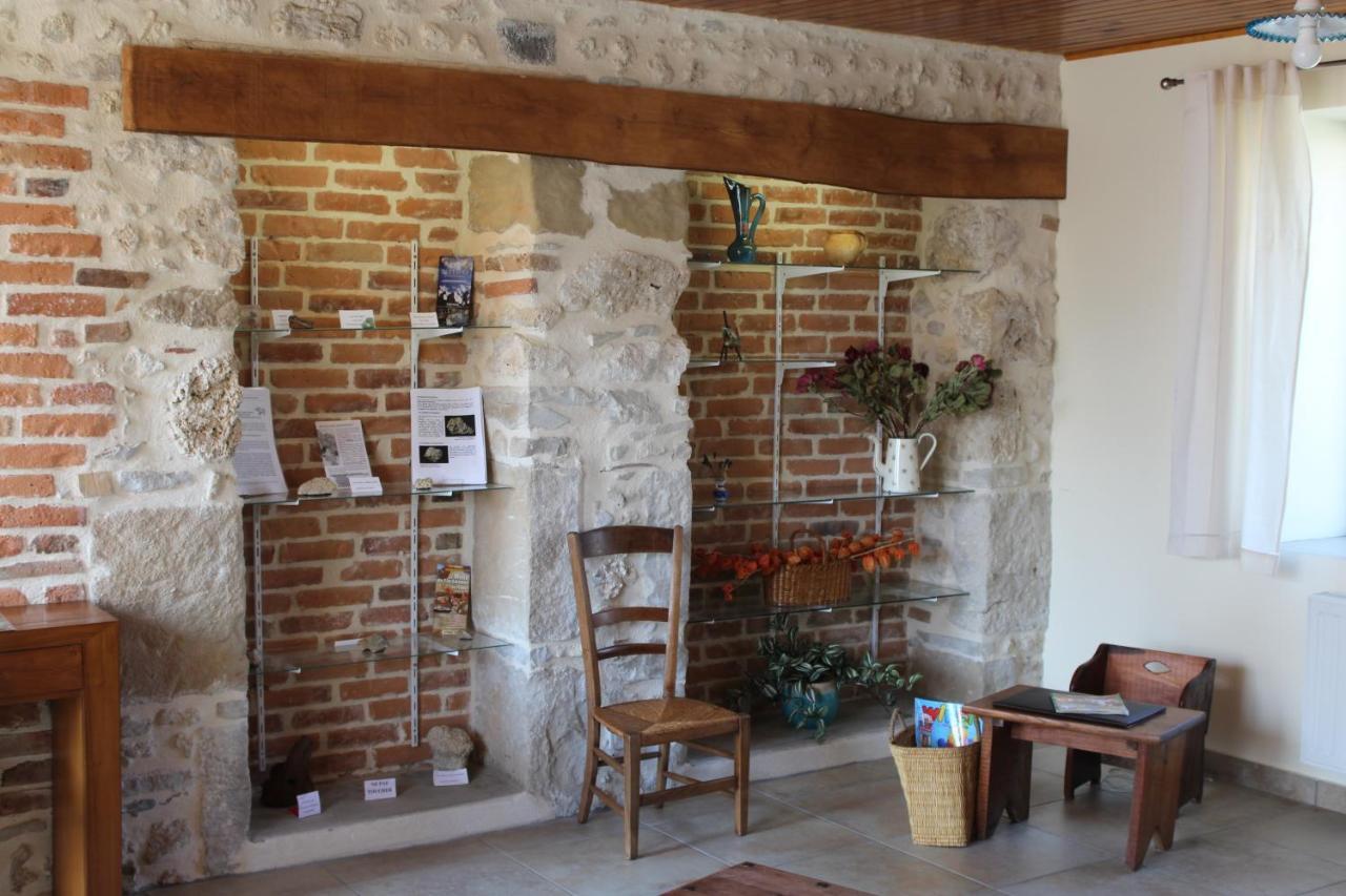 LES MONNATS GITE 8 personnes à la campagne Chaptuzat Extérieur photo