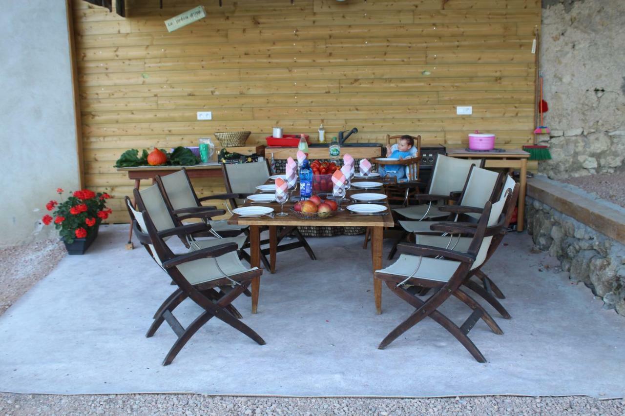 LES MONNATS GITE 8 personnes à la campagne Chaptuzat Extérieur photo